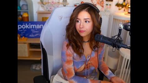 pokimane nip|Pokimane panics after accidental wardrobe。